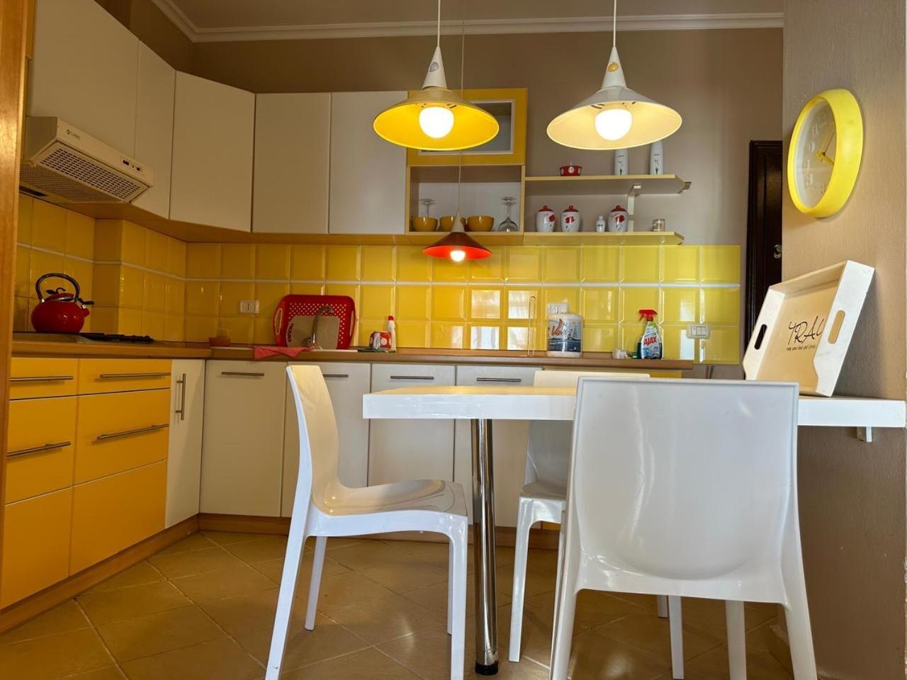 Beach View! Seaside Apartment Дуррес Экстерьер фото