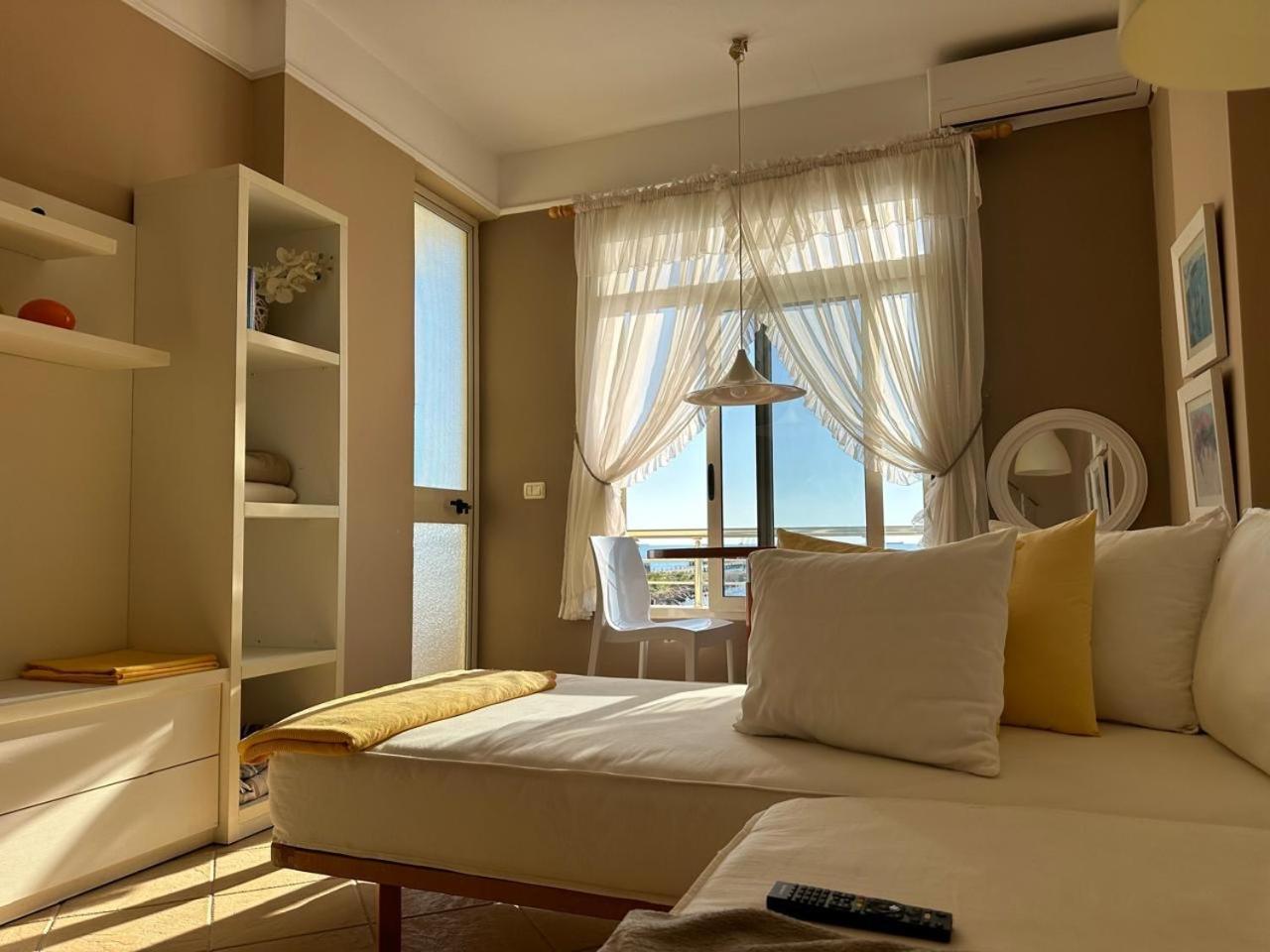 Beach View! Seaside Apartment Дуррес Экстерьер фото